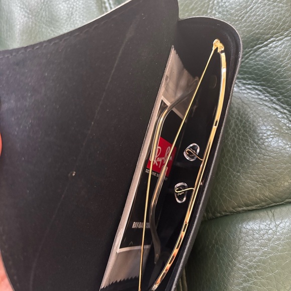 Ray-Ban Aviator Sunglasses & Case Holder - Picture 6 of 7